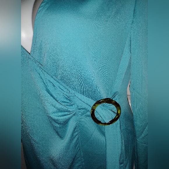 🆕️PrettyLittleThing Blue Shoulder Pad Buckle Detail Shift Dress Sz 10 - Picture 2 of 9